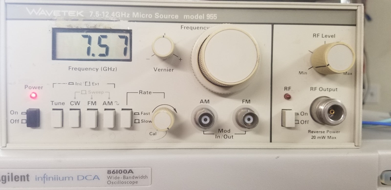 Wavetek 955 RF Signal Source 7.5-12.4 GHz