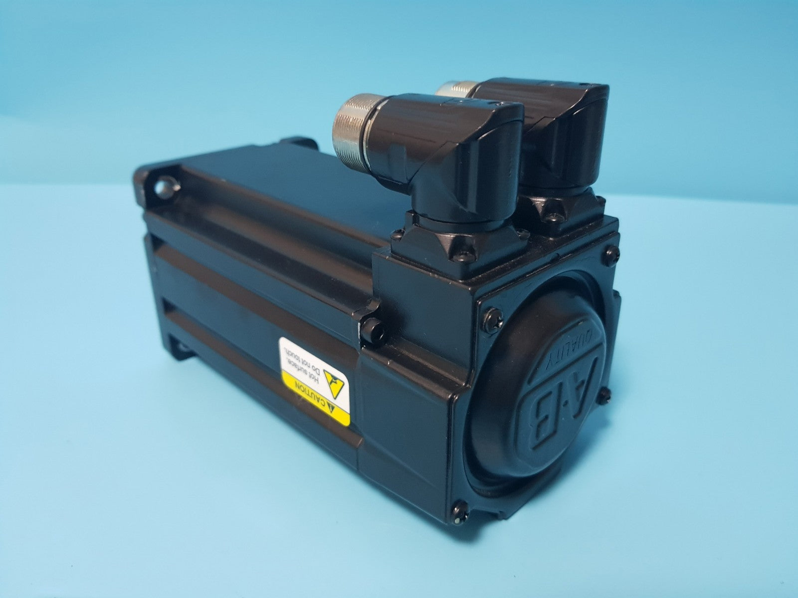 Allen Bradley MP-Series MPL-B330P-SJ72AA Servo Motor
