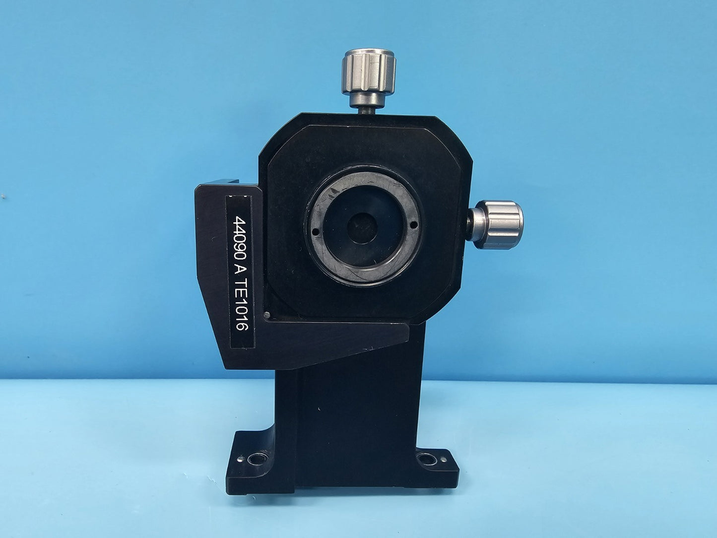 Newport LA1V-XY Thorlabs DT12 Stage