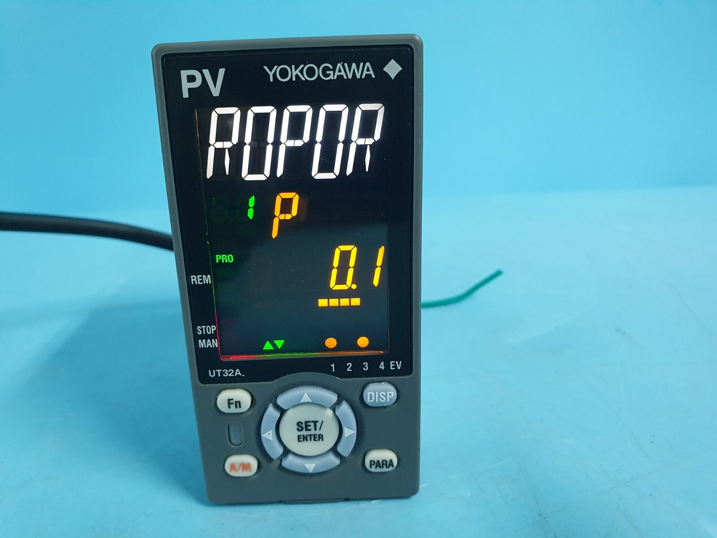 Yokogawa UT32A-010-11-00 Style S6 Controller