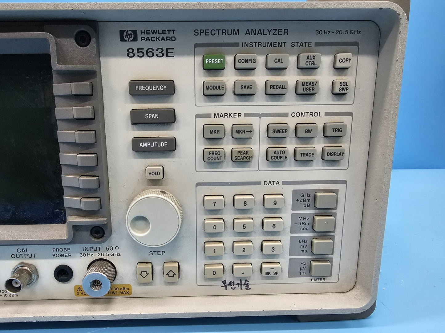 HP 8563E 30Hz-26.5GHz Spectrum Analyzer Calibrated