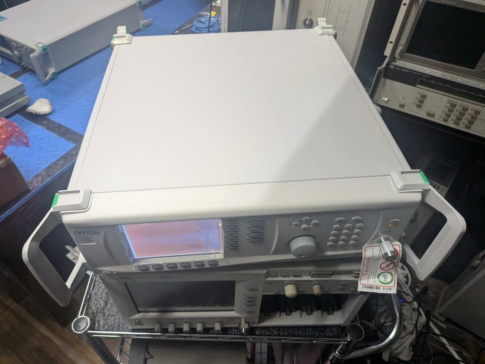 Anritsu MG3694C Signal Generator 2-40GHz High Power Low Phase Noise