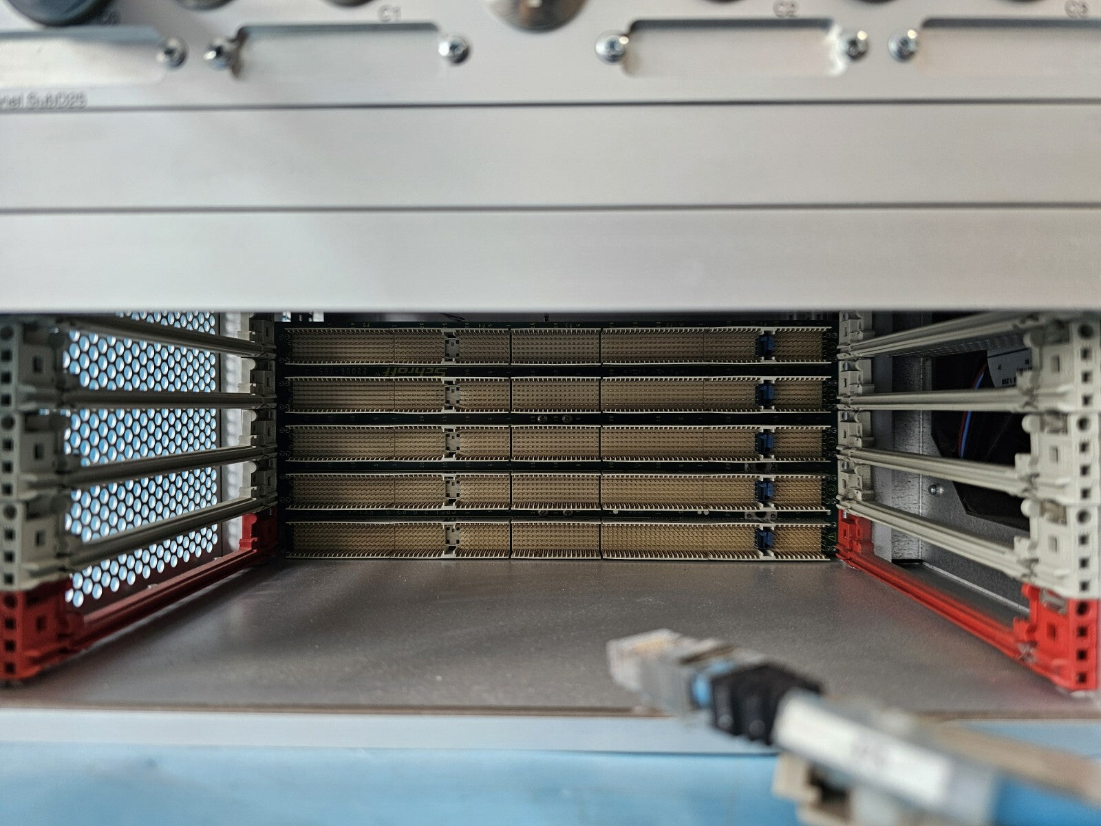 SCHROFF BGTR 4HE 5 Slot VME Chassis Rack