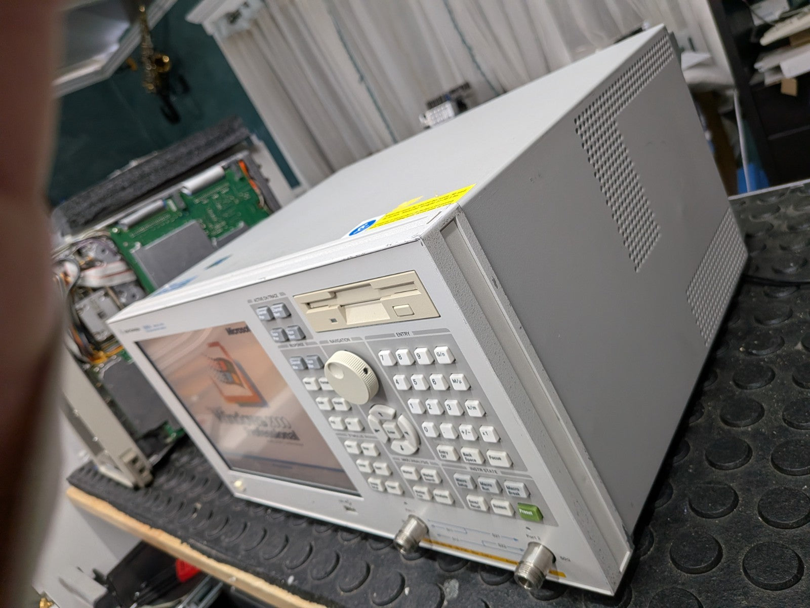 HP Keysight Agilent E5062A 3 GHz ENA-L RF Vector Network Analyzer