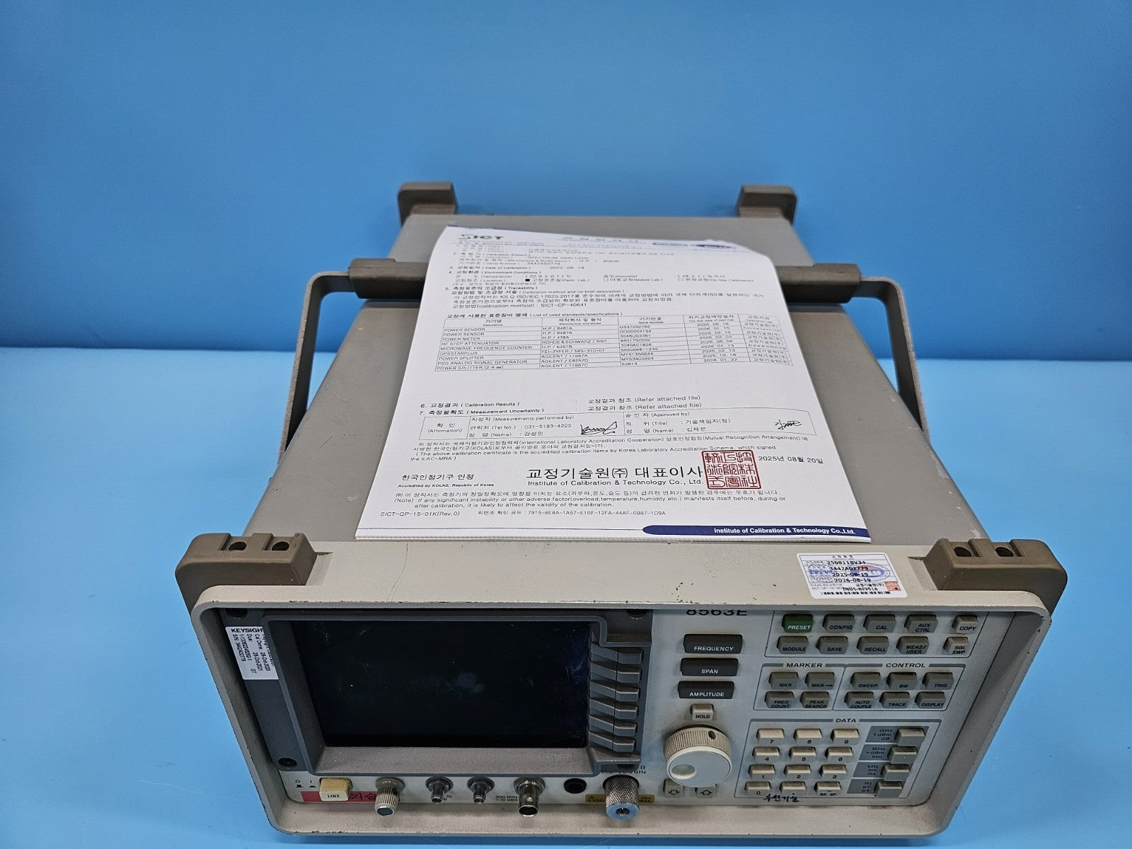 HP 8563E 30Hz-26.5GHz Spectrum Analyzer Calibrated