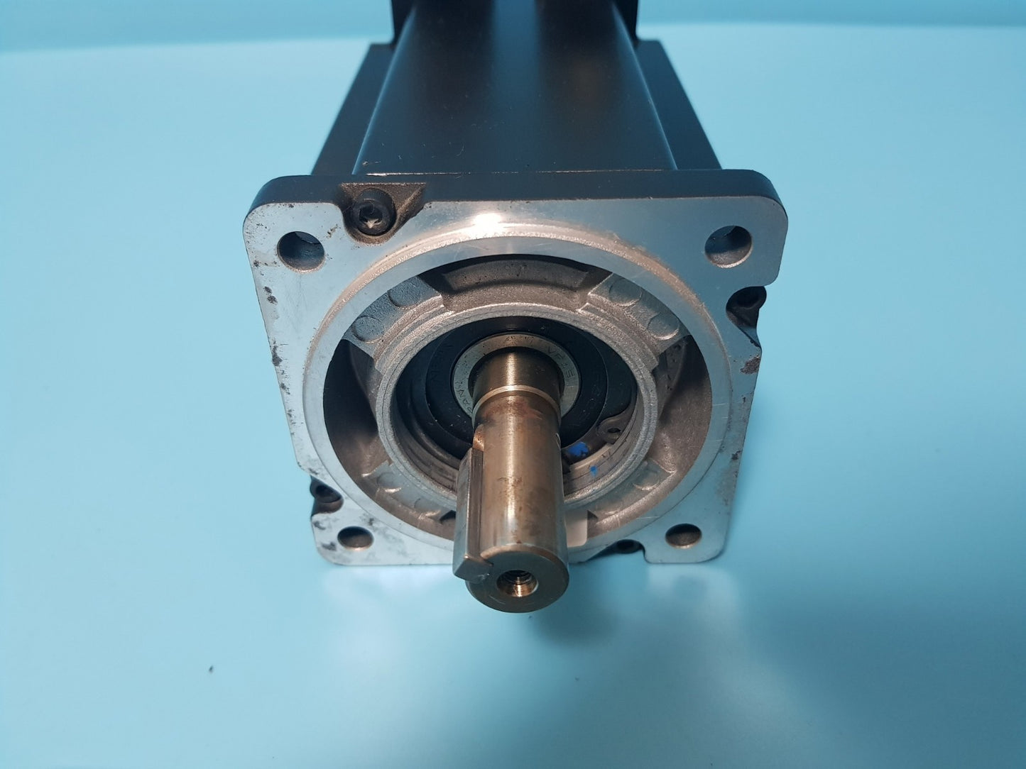 Allen Bradley MP-Series MPL-B330P-SJ72AA Servo Motor