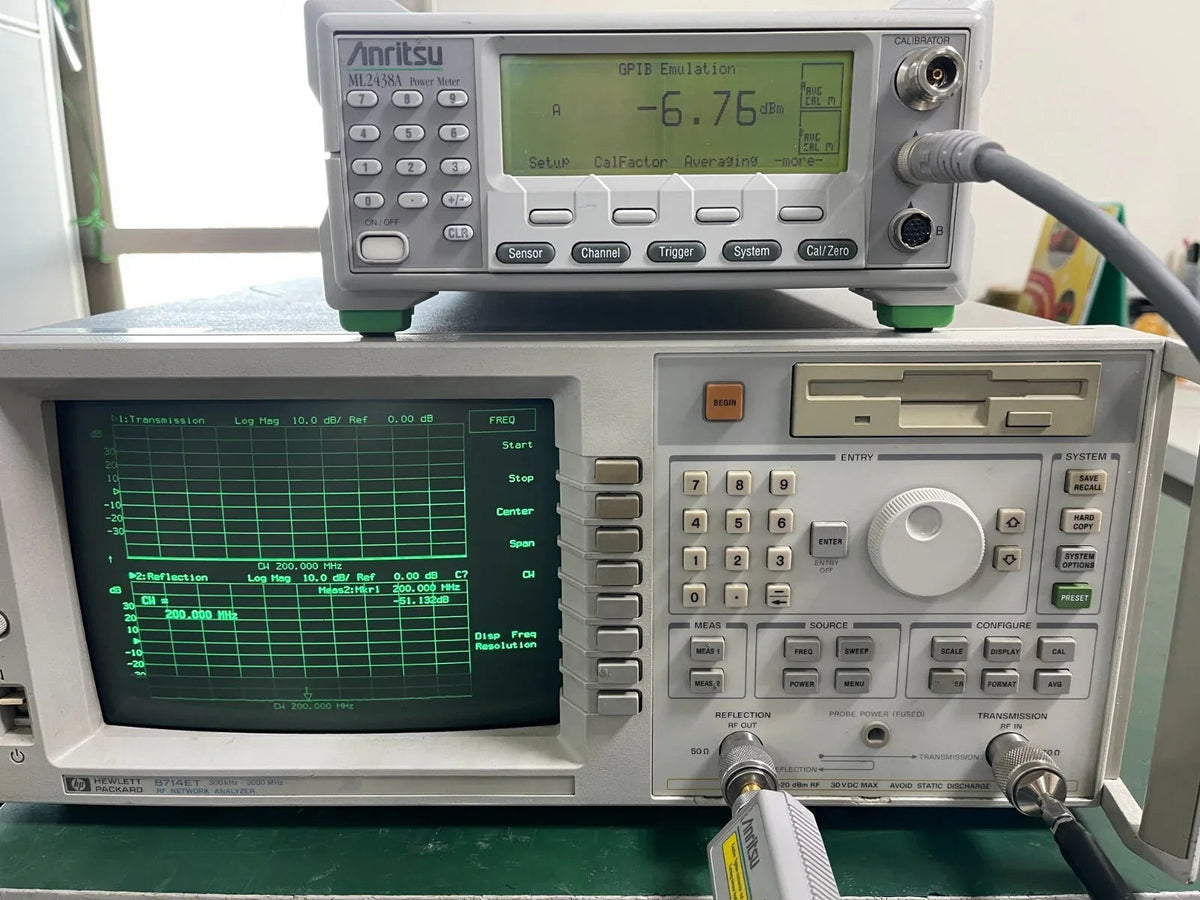 HP Agilent 8714ET 300kHz-3GHz RF Network Analyzer