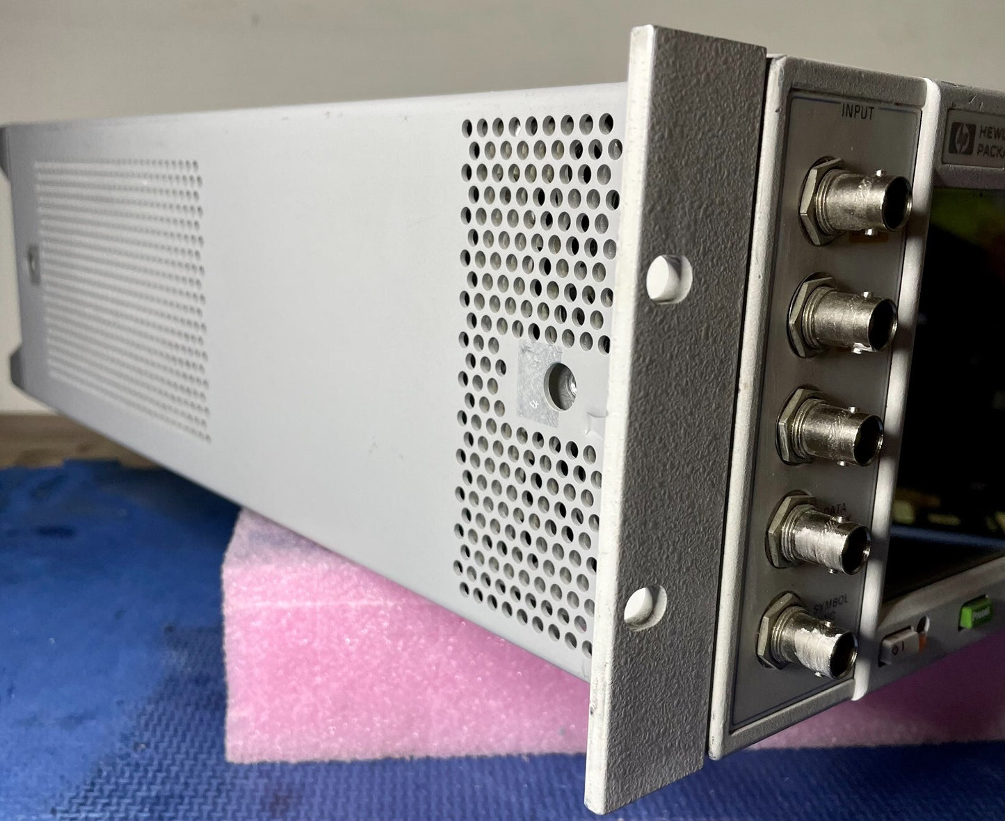 HP Agilent ESG-D3000A Signal Generator 250kHz-3GHz
