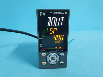 Yokogawa UT32A-010-11-00 Style S6 Controller