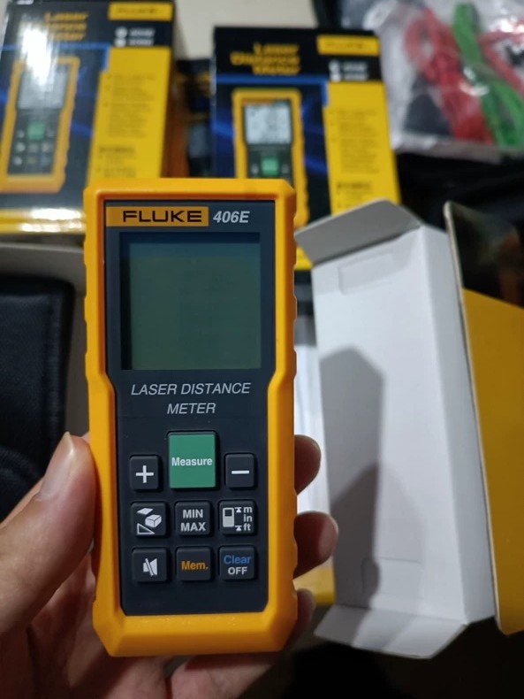 New Fluke 404E Handheld Digital Laser Range Meter