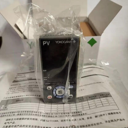 New YOKOGAWA UT32A-000-11-00 Digital Temperature