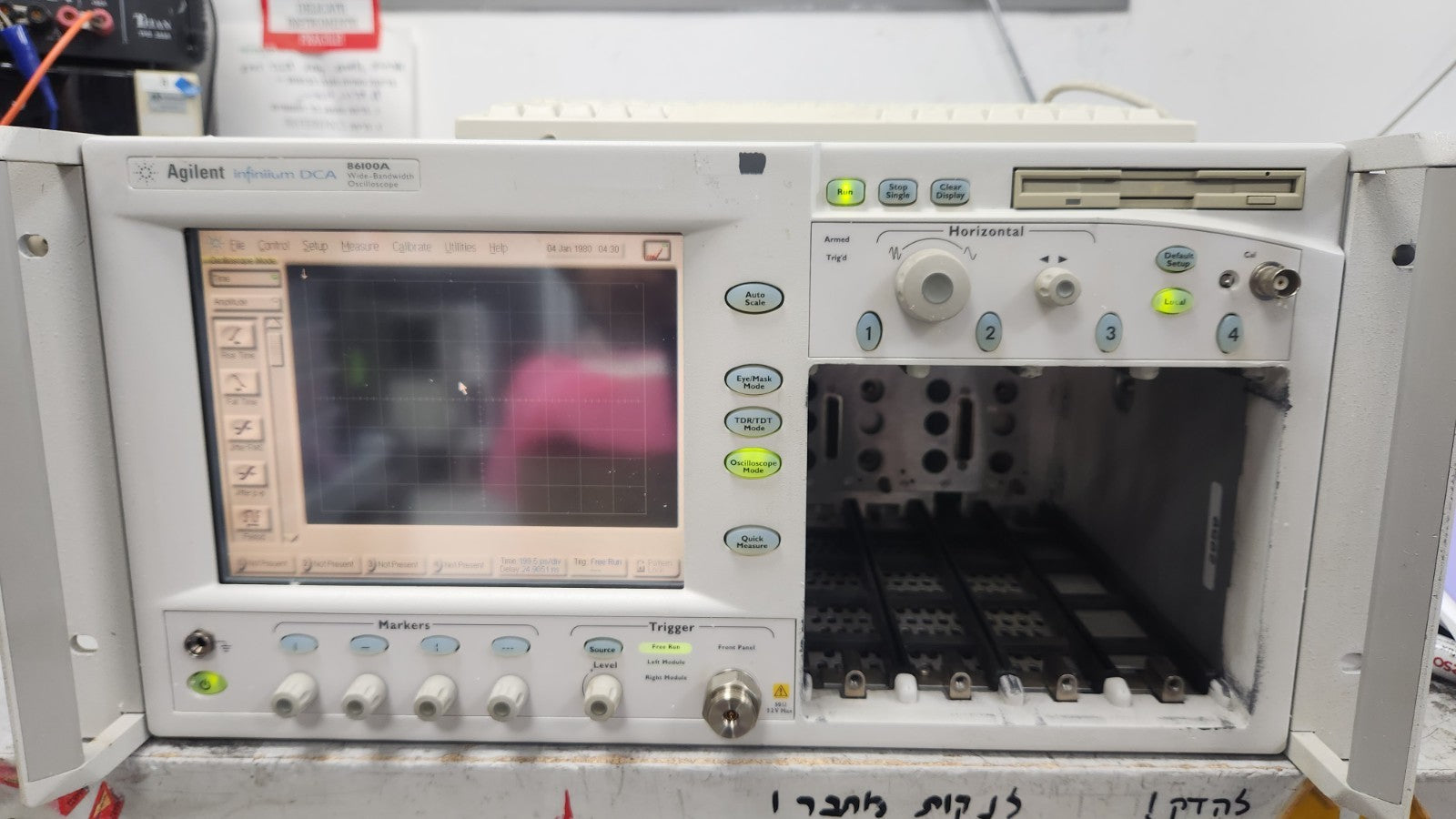 Agilent 86100A Infiniium DCA Wide-Bandwidth Oscilloscope