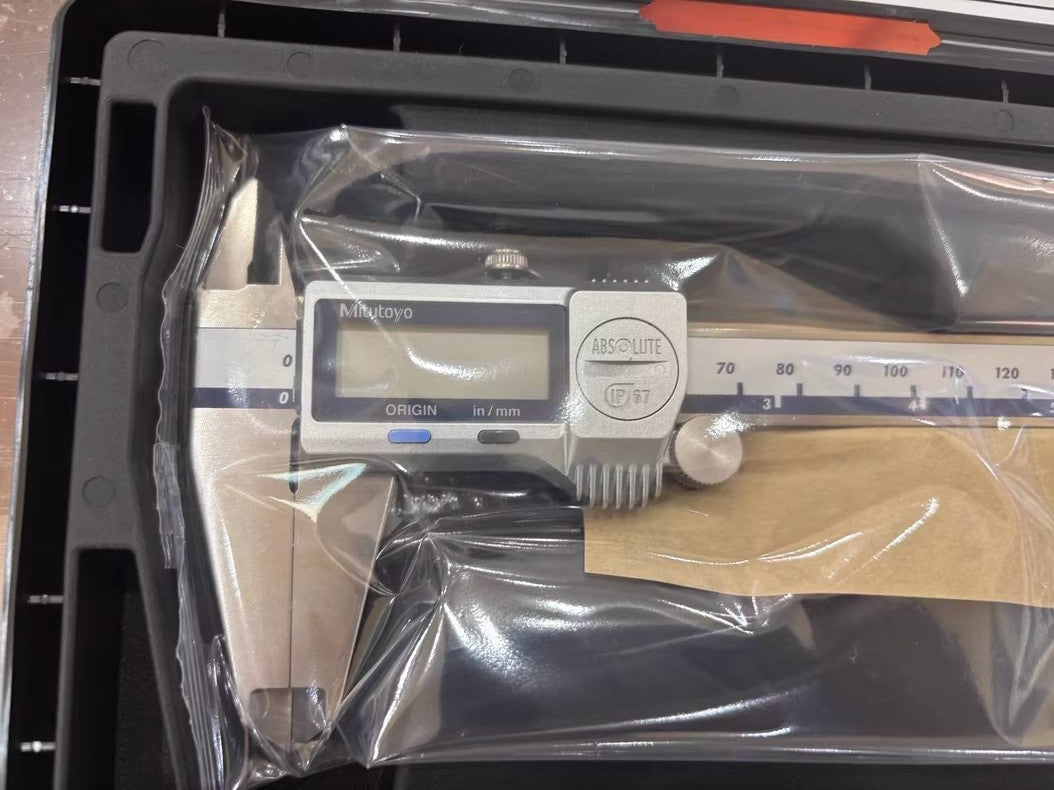 New Mitutoyo 500-753-20 Digital Vernier Caliper