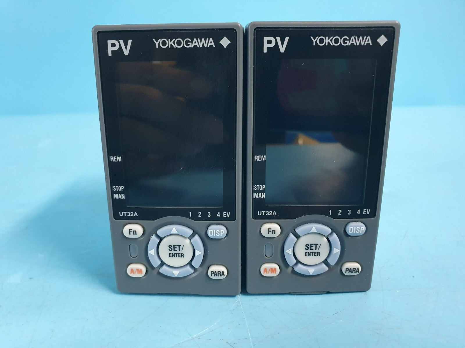 Yokogawa UT32A-010-11-00 Style S6 Controller