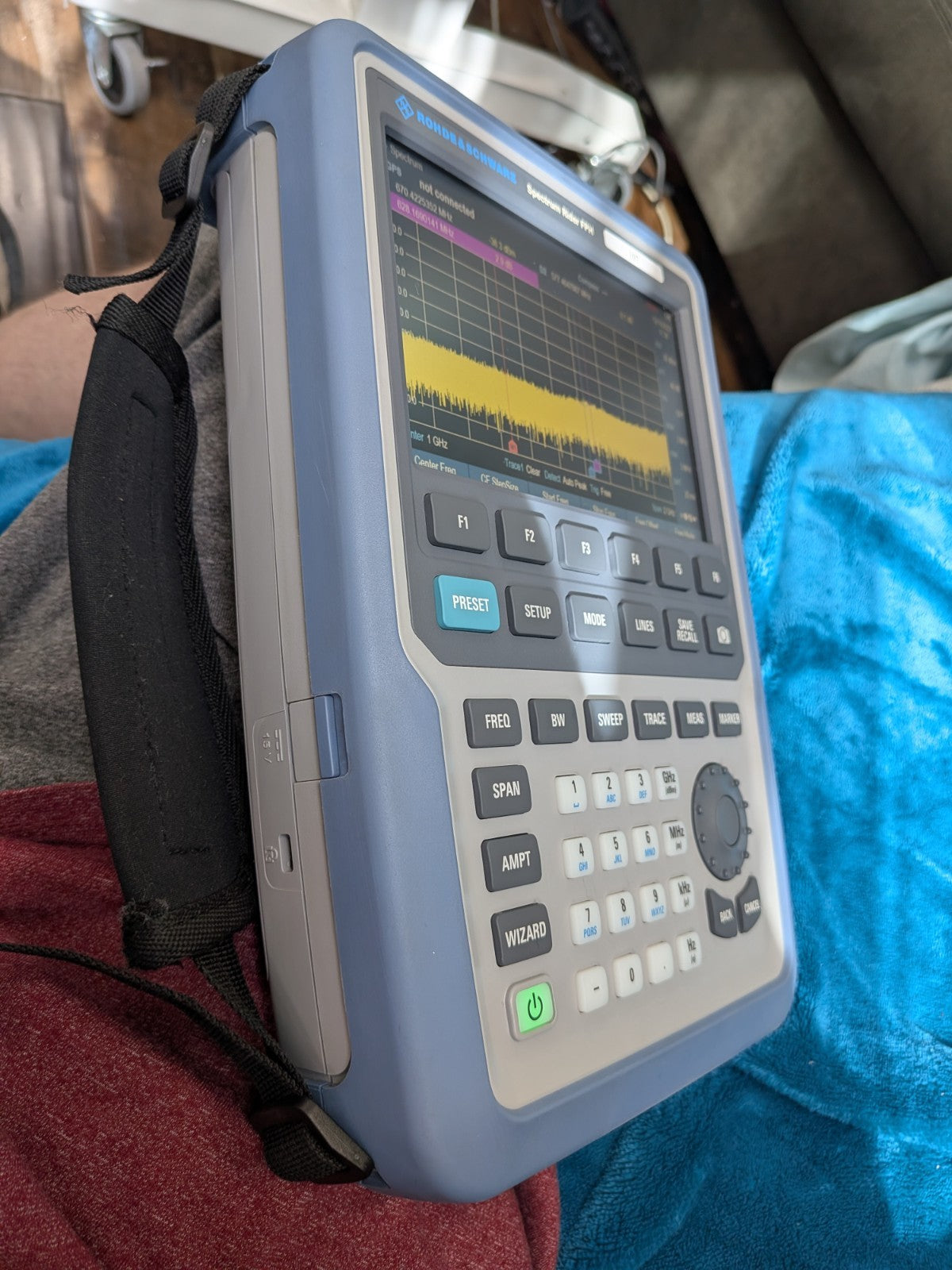 Rohde & Schwarz Handheld Spectrum Analyzer FPH Touchscreen