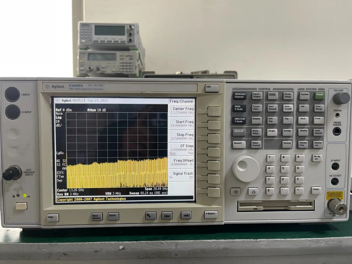Agilent E4440A PSA 3Hz-26.5GHz Spectrum Analyzer