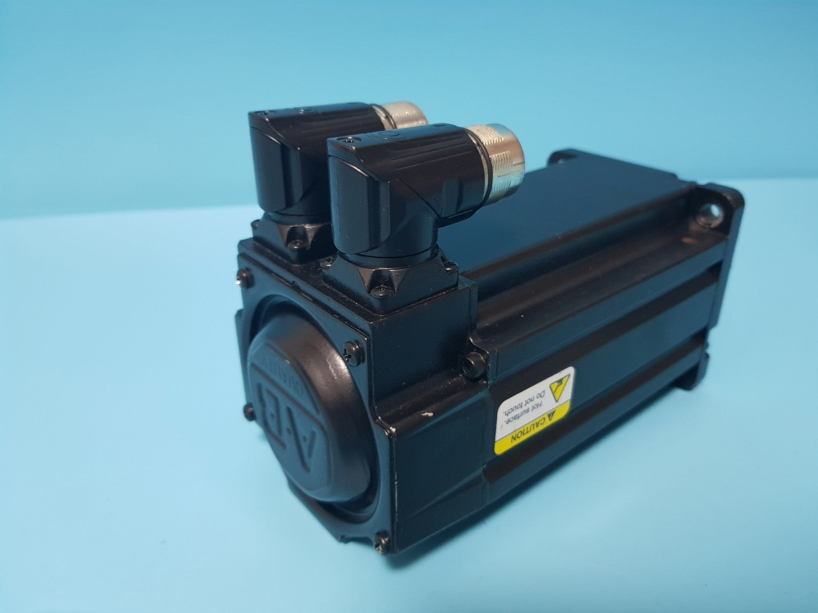 Allen Bradley MP-Series MPL-B330P-SJ72AA Servo Motor