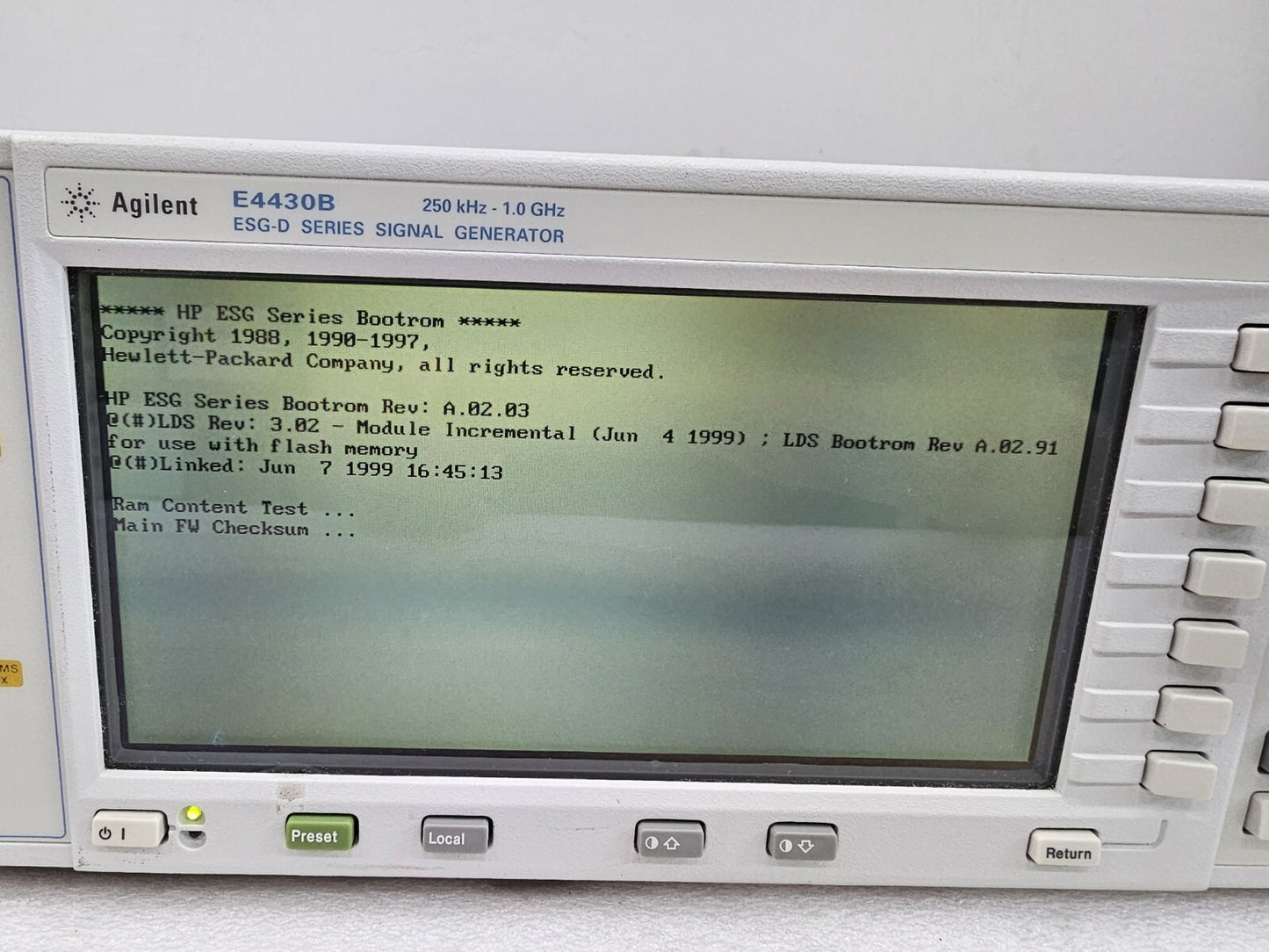 Agilent E4430B ESG-D Signal Generator 250kHz-1.0GHz