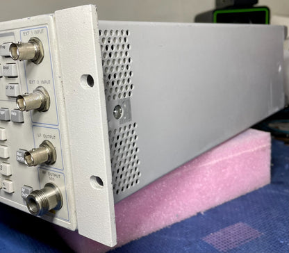 HP Agilent ESG-D3000A Signal Generator 250kHz-3GHz
