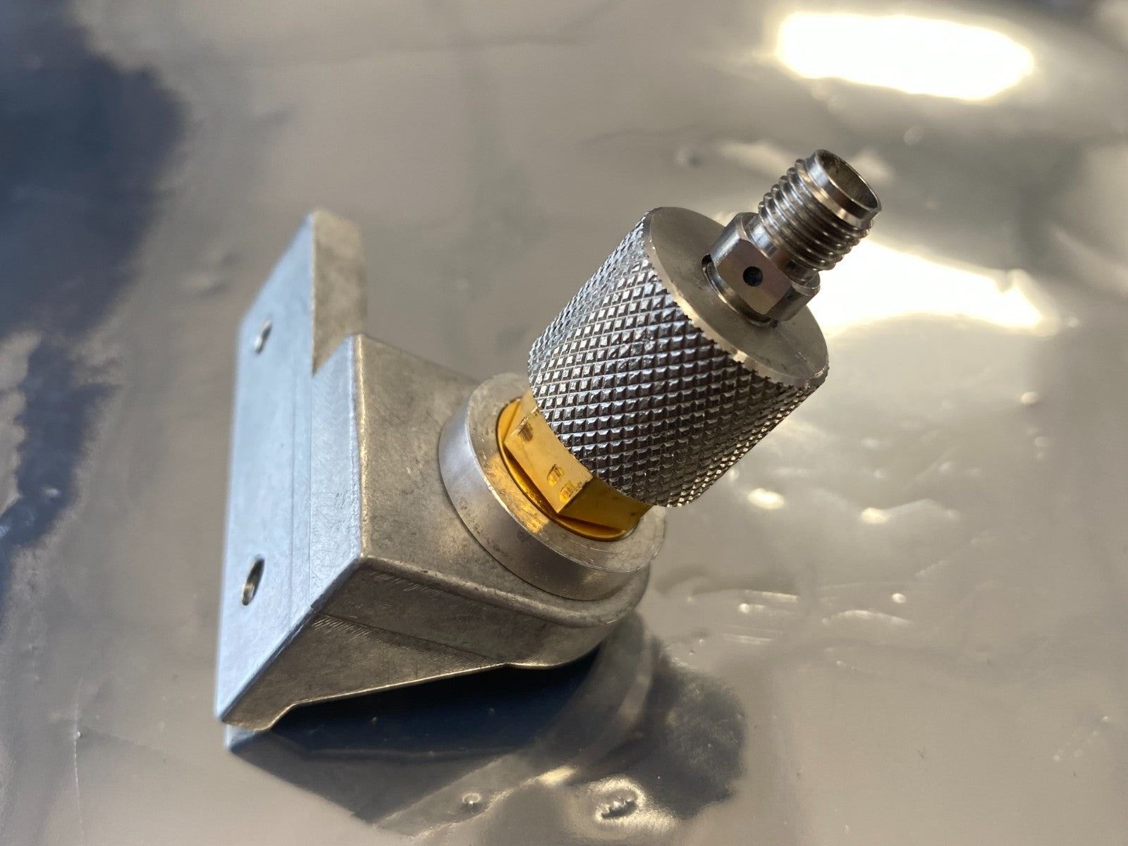Agilent RF Connector 83620A 83620B Bracket
