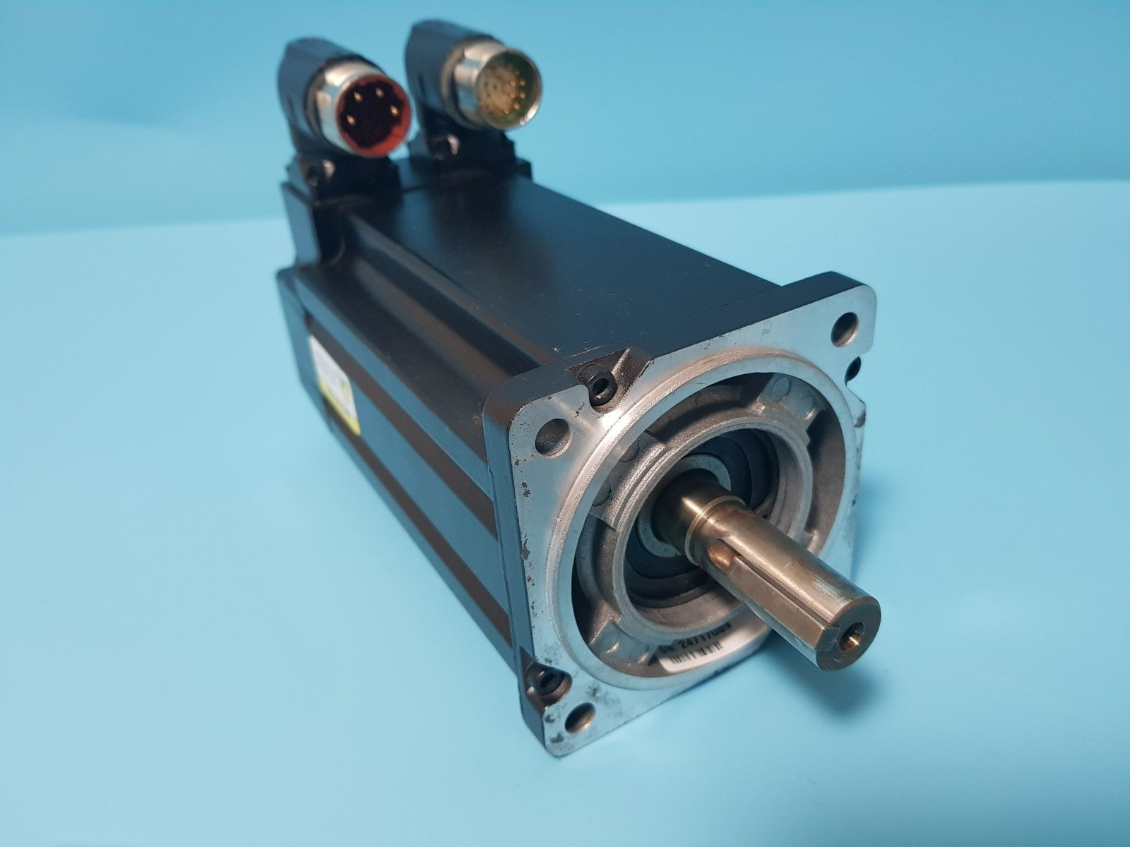 Allen Bradley MP-Series MPL-B330P-SJ72AA Servo Motor